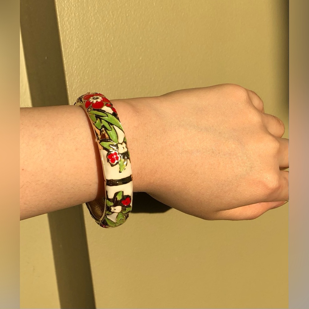Beautiful floral clamp enamel bracelet